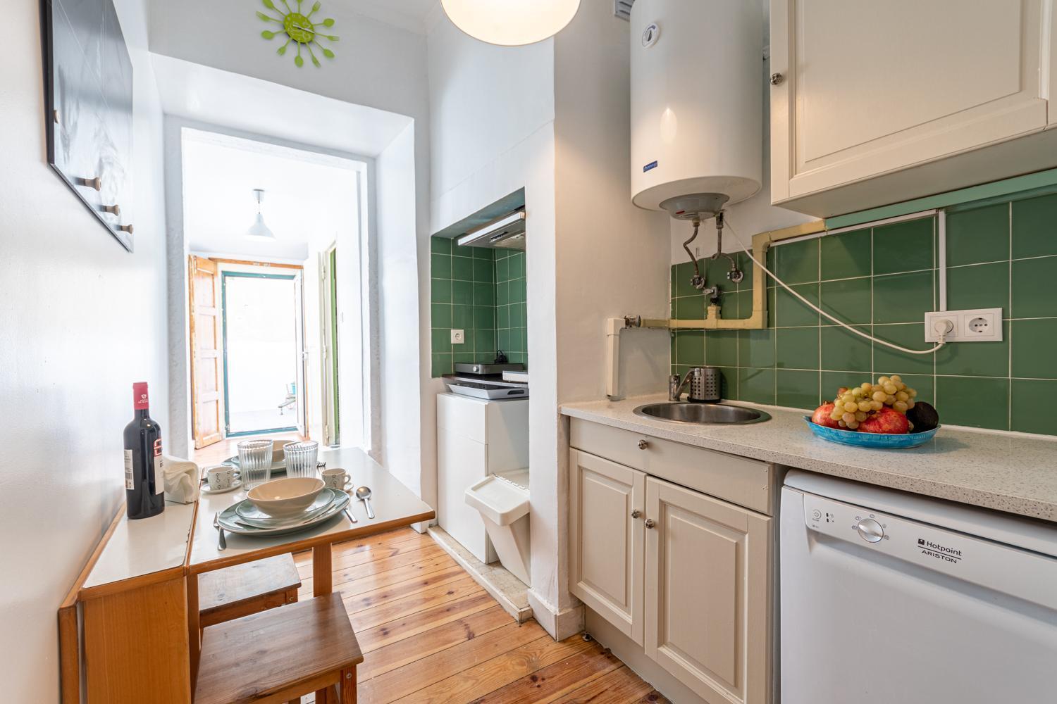 Spacious Apartment With Terrace At Graca ลิสบอน ภายนอก รูปภาพ